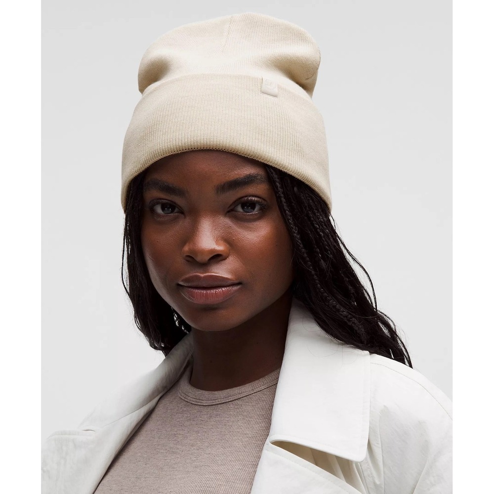 Lululemon-Warm Revelation Beanie-Heathered Light Ivory